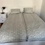 Brand New On Floor לוזאן